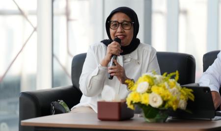 Prabowo Minta Nanik S Deyang Tetap Awasi BGN meski Mundur dari Kepala