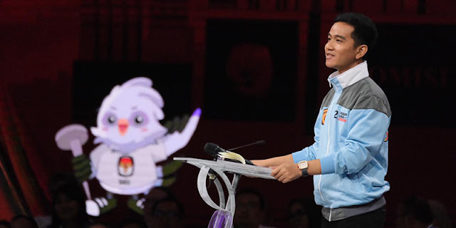 Jangan-jangan Gibran Punya Ijazah Sarjana Tanpa Ijazah SMA