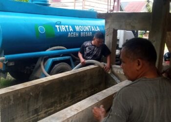 PDAM Tirta Mountala Salurkan 270 Ribu Liter Air Bersih untuk Warga Terdampak Kekeringan