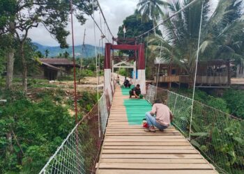 TNI dan Warga Kebut Penyelesaian Jembatan Gantung Kuning Abadi, Progres Capai 95,5 Persen