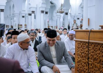 Bupati Aceh Besar dan Ribuan Warga Ikuti Zikir dan Doa Hari Damai Aceh ke-21