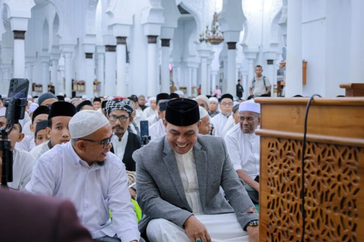 Bupati Aceh Besar dan Ribuan Warga Ikuti Zikir dan Doa Hari Damai Aceh ke-21