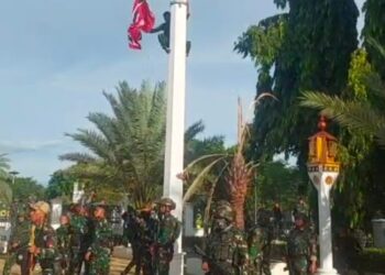 TNI Turunkan Bendera Bulan Bintang di Masjid Raya Baiturrahman