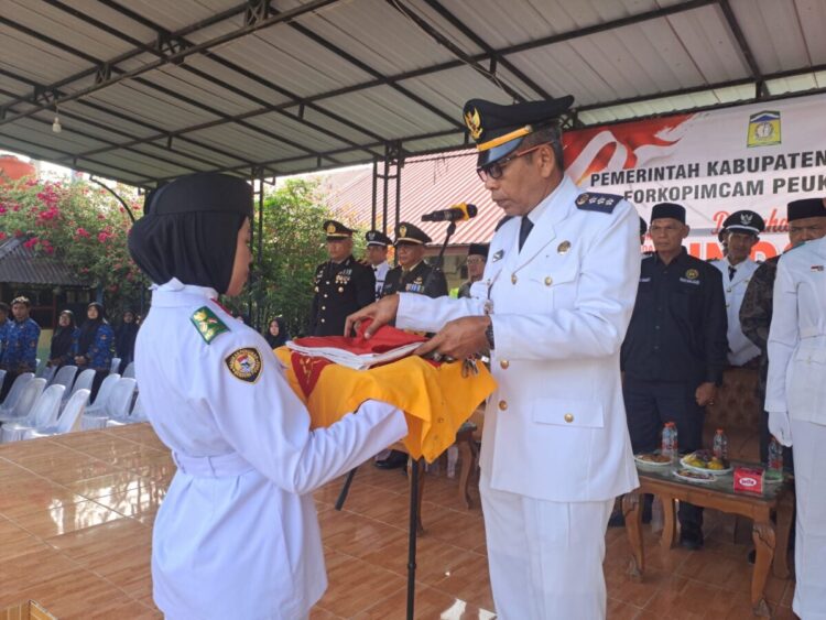 Camat Salamuddin Inspektur Upacara HUT Ke-81 RI di Peukan Bada, Paskib Siswa SMAN 1 Peukan Bada
