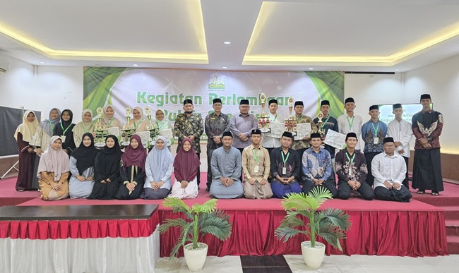 Santri Aceh Besar Borong Juara Public Speaking Antar Dayah
