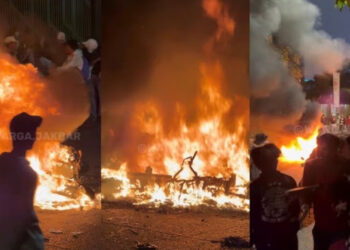 Bentrok Pecah! Massa Bakar Motor di Pos Polisi Pejompongan
