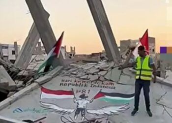 Warga Gaza Ucapkan HUT Ke-81 RI, Lukis Bendera Merah-Putih di Reruntuhan Bangunan