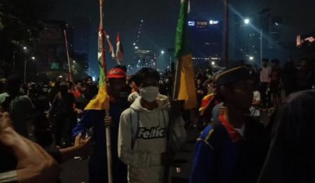 Demo di Gedung DPR Masih Berlanjut, Massa Pelajar Terus Berdatangan