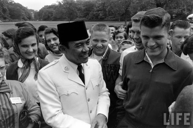 Kisah Bung Karno Diajak Bercinta Lelaki Homo