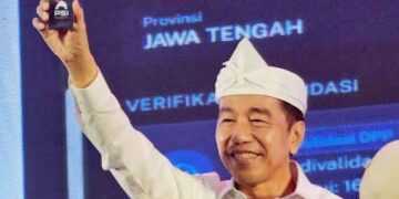 Jokowi Pamer KTA PSI, Arifki: Partai Lain Bukan Takut, Tapi Mulai Hitung Ulang Strategi 2029