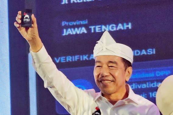 Jokowi Pamer KTA PSI, Arifki: Partai Lain Bukan Takut, Tapi Mulai Hitung Ulang Strategi 2029