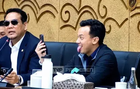 Ⓒ Hak cipta foto di atas dikembalikan sesungguhnya kepada pemilik foto Ⓒ Hak cipta foto di atas dikembalikan sesungguhnya kepada pemilik foto