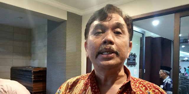 Syahganda Nazar Gunduli Kepala dan Umrah Jika Gibran Didiskualifikasi MK