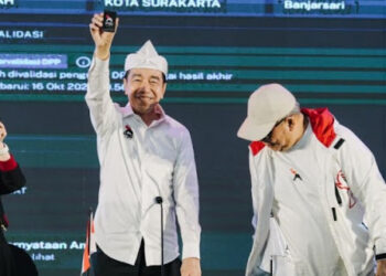 Jokowi Sengaja Tunjukkan KTA PSI di Kandang Prabowo