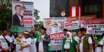 Massa NU Demo di Gedung KPK, Desak Tangkap Nusron Wahid!