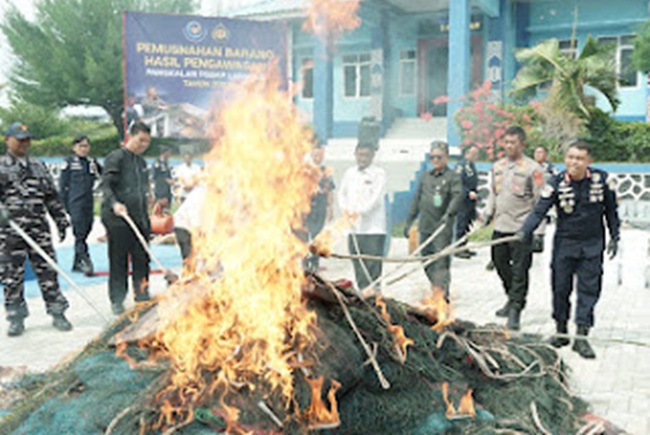 Ⓒ Hak cipta foto di atas dikembalikan sesungguhnya kepada pemilik foto Ⓒ Hak cipta foto di atas dikembalikan sesungguhnya kepada pemilik foto