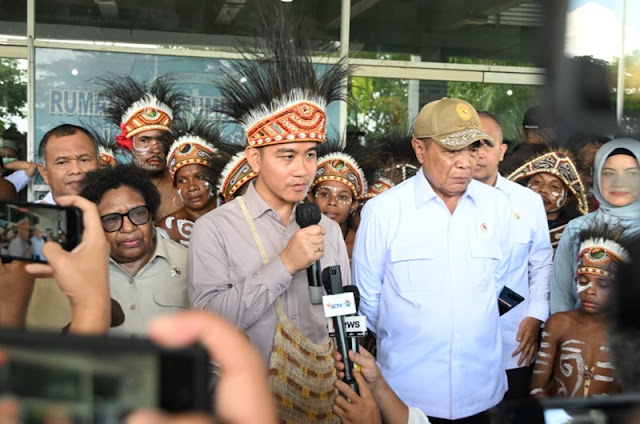 Ⓒ Hak cipta foto di atas dikembalikan sesungguhnya kepada pemilik foto Ⓒ Hak cipta foto di atas dikembalikan sesungguhnya kepada pemilik foto