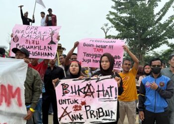 Ratusan Massa AM2S Geruduk Kantor Bupati, Minta Kejelasan Status HGU PT Semadam