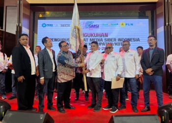 Serikat Media Siber Indonesia (SMSI) Kabupaten Aceh Besar resmi dikukuhkan dalam rangkaian acara SMSI Aceh Awards 2026 yang berlangsung di Anjong Mon Mata, Sabtu (5/9/2026) malam. FOTO/Net. Ⓒ Hak cipta foto di atas dikembalikan sesungguhnya kepada pemilik foto