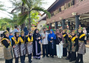 Ⓒ Hak cipta foto di atas dikembalikan sesungguhnya kepada pemilik foto Ⓒ Hak cipta foto di atas dikembalikan sesungguhnya kepada pemilik foto