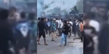 Mencekam! Warga Banemo Bentrok dengan Brimob Polda Malut, Protes Penangkapan 5 Orang