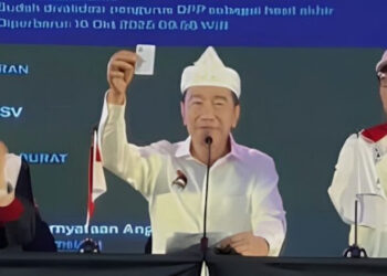 Jokowi Akhirnya Tunjukkan KTA PSI: “Jadi Sudah Jelas Semuanya”