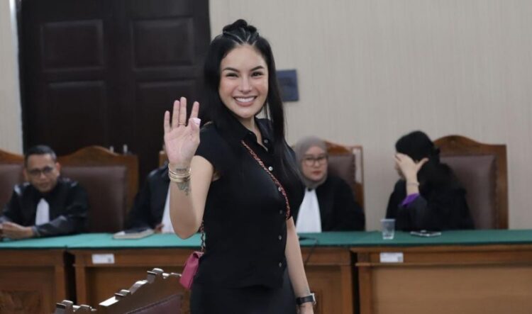 Nikita Mirzani tetap menjalani masa tahanan 6 tahun penjara. FOTO/iNews/Aldhi Chandra.