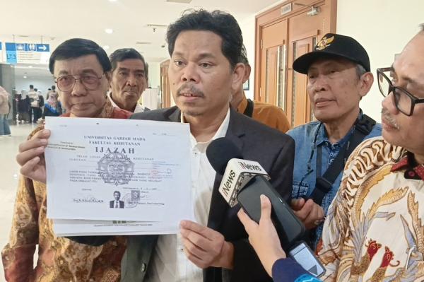 Kuasa Hukum Bonatua: Ijazah Jokowi Ada Kejanggalan yang Tak Bisa Ditolerir, Tak Ada Tanggal