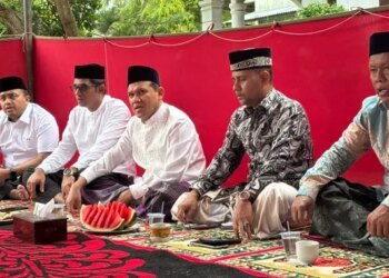 Wagub Aceh Dek Fadh Melayat ke Rumah Duka Ibunda Tgk. Muharuddin