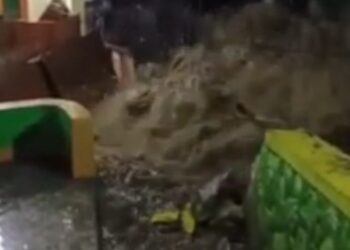 Tembok Sungai Cikalintu Jebol, Banjir Terjang 34 Rumah di Siliwangi Dalam Bandung