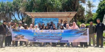 Fakultas Kelautan dan Perikanan Universitas Syiah Kuala (FKP-USK) menyerahkan fasilitas penetasan telur penyu kepada kelompok KOMPAK Konservasi Bahari Gampong Ie Meulee, Kecamatan Sukajaya, Kota Sabang, sebagai bentuk dukungan terhadap upaya pelestarian penyu dan penguatan konservasi ekosistem pesisir. FOTO/Dok. Istimewa.