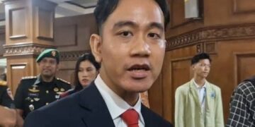 MK Sebut Tak Punya Ijazah Setara SMA, Gibran: Saya Kuliah sampai S1 di Singapura