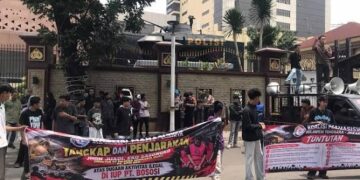 Ibu-Ibu Teriak Depan DPR RI Minta Gibran di Makzulkan