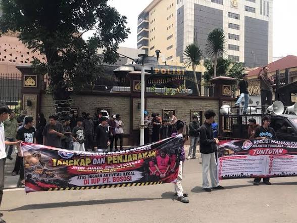 Ibu-Ibu Teriak Depan DPR RI Minta Gibran di Makzulkan