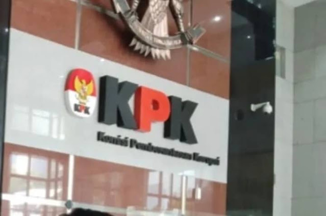 KPK Geledah Dinkes Madiun, Sita Uang Tunai dan Bukti Elektronik