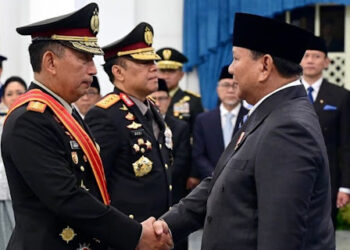 Listyo Dinaikkan untuk Dijinakkan, 'Kaki-Kaki' Kekuasaan Jokowi Pelan-Pelan Dipreteli