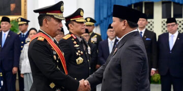 Listyo Dinaikkan untuk Dijinakkan, 'Kaki-Kaki' Kekuasaan Jokowi Pelan-Pelan Dipreteli