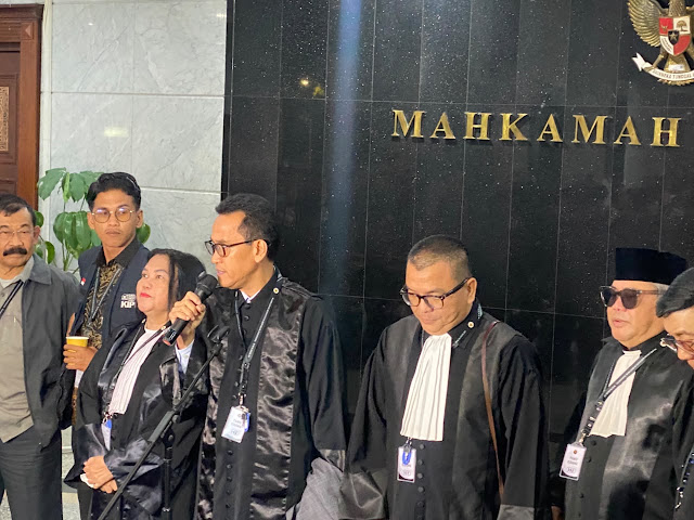 Tolak Gugatan, MK Sebut Pemohon tak Punya Legal Standing / Bukan Peserta Pemilu 2024