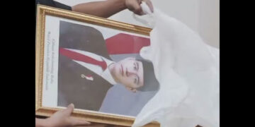 Muncul Gerakan Turunkan Foto Wapres Gibran di Semua Instansi