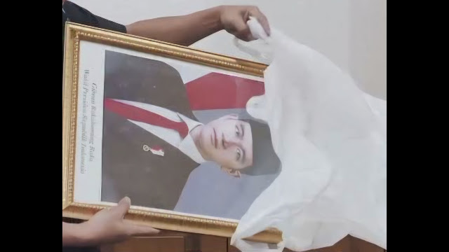 Muncul Gerakan Turunkan Foto Wapres Gibran di Semua Instansi