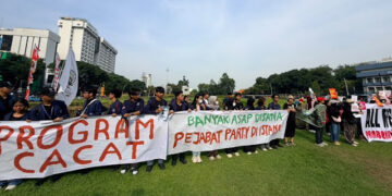 Demo Dua Tahun Pemerintahan: Isu Karhutla hingga Program Cacat Prabowo-Gibran Menggema di Tugu Tani
