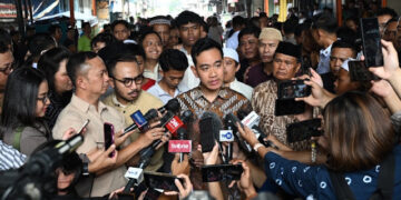Gibran Siap Buka-Bukaan Tapi Denny Indrayana Malah Mundur