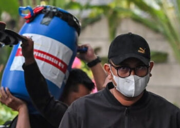 Bupati Klaten Simpan Duit Korupsi di Tong Plastik