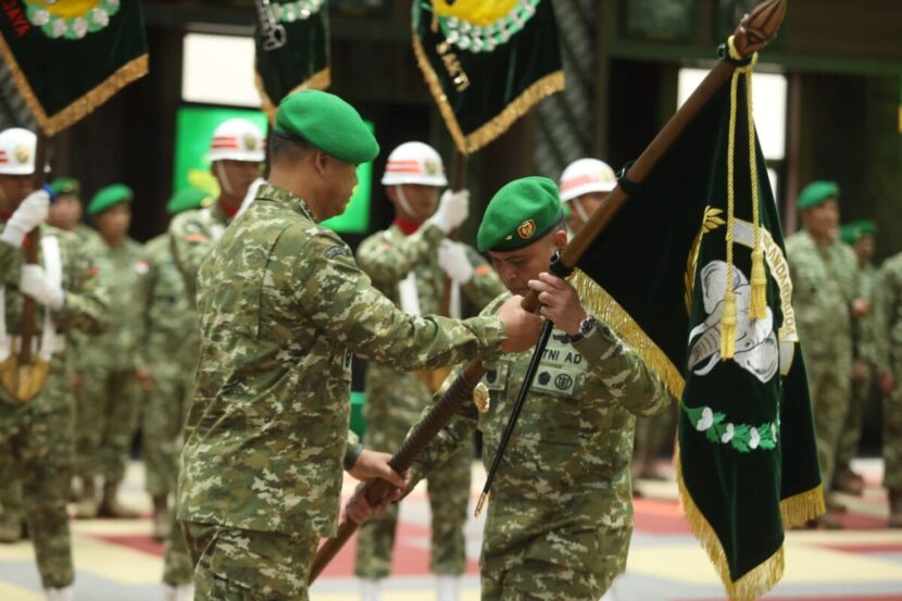 Brigjen TNI Mahesa Fitriadi resmi menjabat sebagai Panglima Kodam Iskandar Muda (Pangdam IM) setelah mengikuti upacara serah terima jabatan (sertijab) yang dipimpin oleh Kepala Staf Angkatan Darat (KSAD) Jenderal TNI Tandyo Budi Revita di Aula AH Nasution Markas Besar TNI Angkatan Darat (Mabesad), Jakarta, Jum’at (16/10/2026). FOTO/Dok. Pangdam IM.