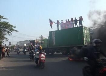 Demo di Palopo Sandera Truk Kontainer untuk Orasi, Mahasiswa Desak Menhut Mundur