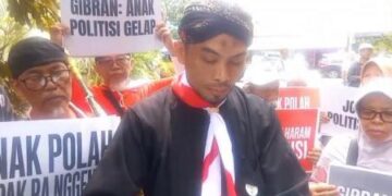 Rumah Jokowi di Solo Digeruduk Massa Pejuang Merah Putih, Desak Gibran Mundur