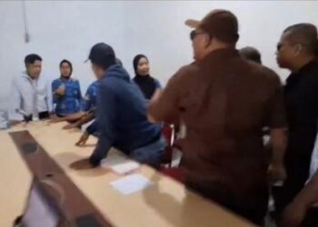 Mencekam! Kadispar Sultra Dikepung Massa usai Diduga Fitnah Anggota DPR di Medsos