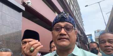 Edy Mulyadi : Bola Kasus Pendidikan Gibran Kini di DPR, Pansus dan Hak Angket Mulai Mengemuka