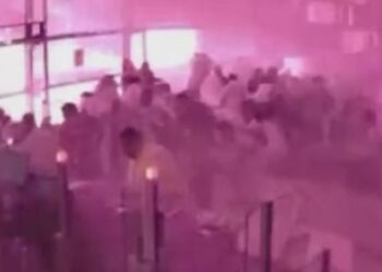 Detik-Detik Jemaah Umrah Terkena Serangan Houthi di Bandara Riyadh Saudi