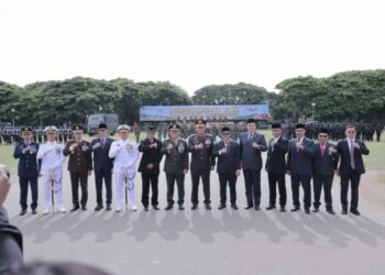 Plt Sekda Aceh Hadiri Upacara HUT ke-81 TNI di Lapangan Blang Padang